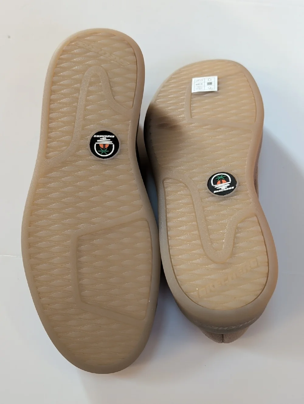 Skechers Verloma- Lestin Leather Taupe Wallabees. Like New, Size 10.5
